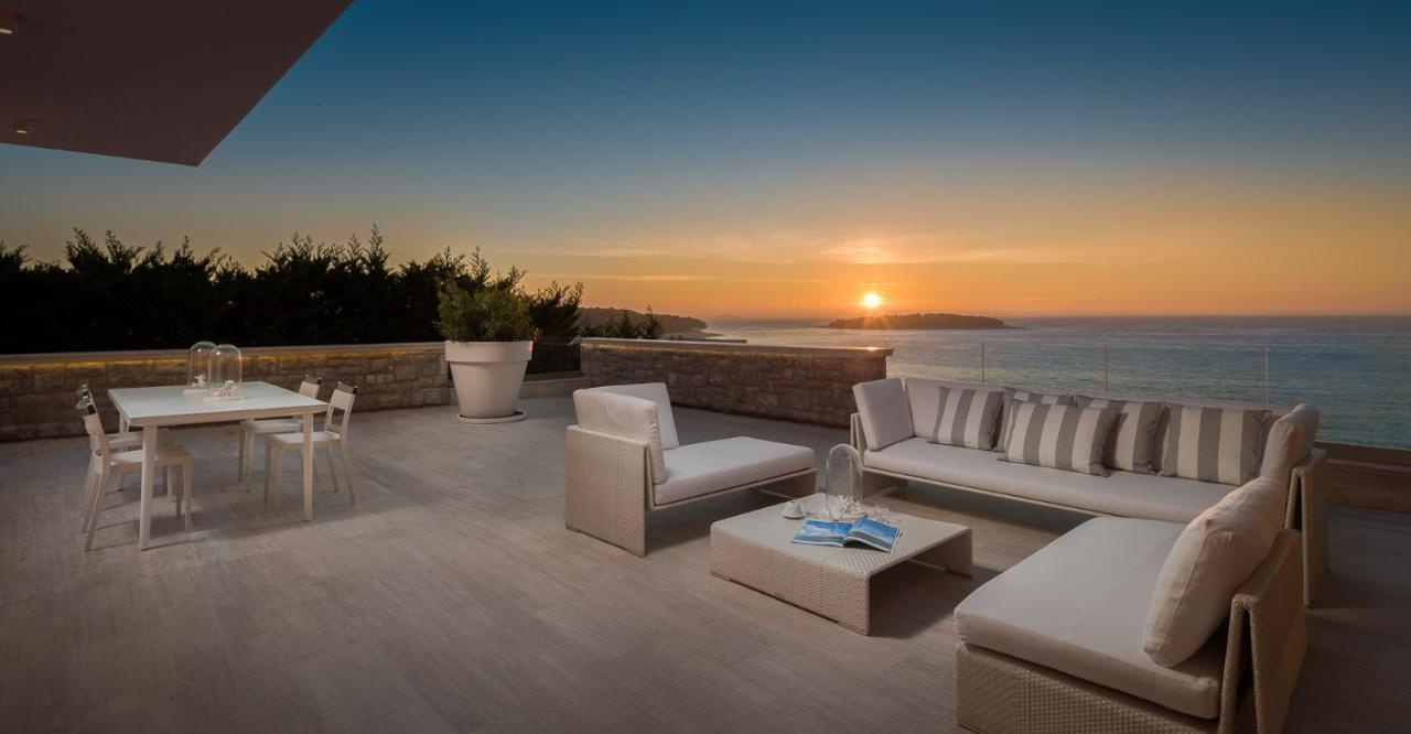 Luxury Seafront Villa Primosten Glamour With Private Pool, Sauna And Gym At The Beach In พรีมอชเตน ภายนอก รูปภาพ